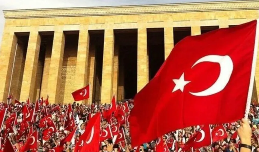 29 Ekim Cumhuriyet Bayramı Tatili 2025: Kaç Gün Sürecek, 28 Ekim Yarım Gün mü?