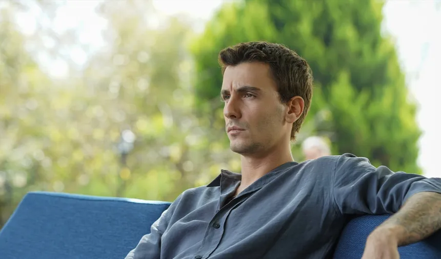 Bertan Asllani, “Doc” Dizisiyle Ekranlara Dönüyor! Yeni Rolü Dikkat Çekti