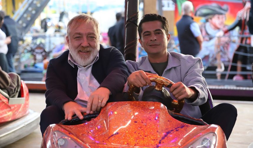 Cennetin Çocukları Setinde Eğlence Zirvede! Oyuncular Lunaparkta Çocukluğuna Döndü