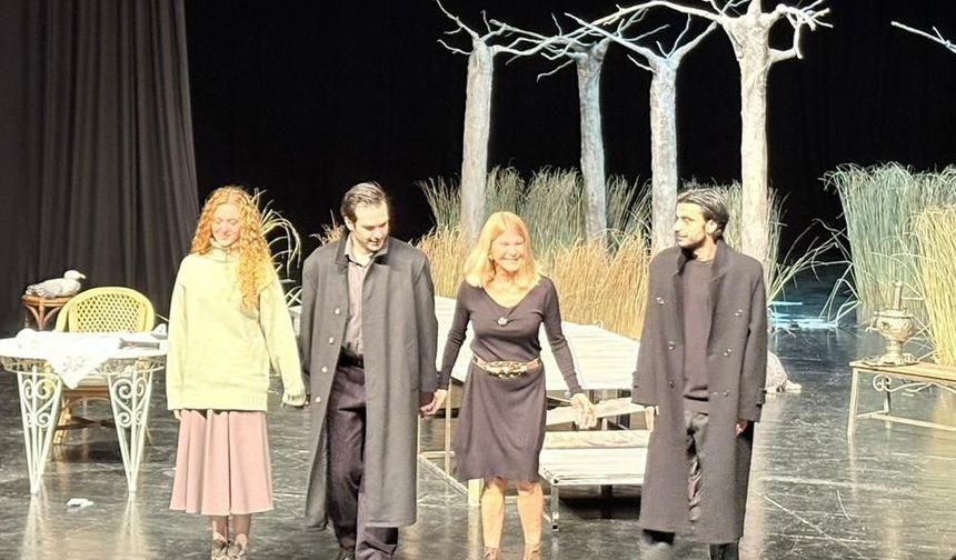 Tiyatro Pera’dan Çehov Yorumu: “Martı” Prömiyeri İzleyiciden Tam Not Aldı