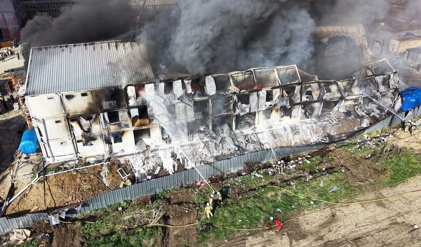 Esenyurt'ta İşçilerin Kaldığı Konteyner Yangını Paniğe Neden Oldu