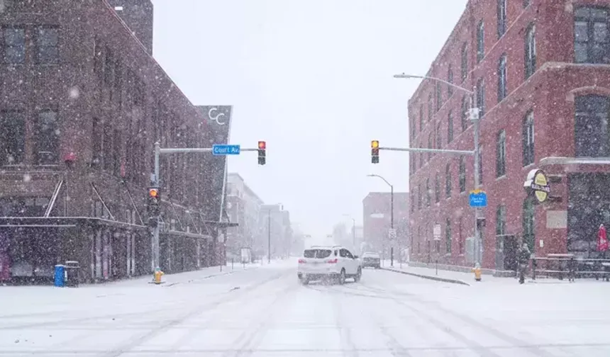 Böyle kış görülmedi: Yüz Binlerce Kişi Elektriksiz Kaldı! Uçuş İptalleri Arttı