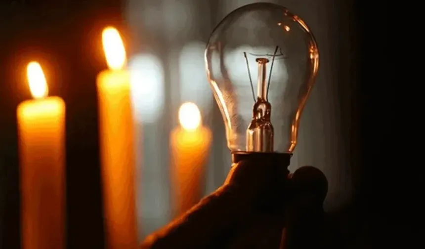 İstanbul'da Elektrikler Saatlerce Kesilecek: İşte Etkilenecek İlçeler