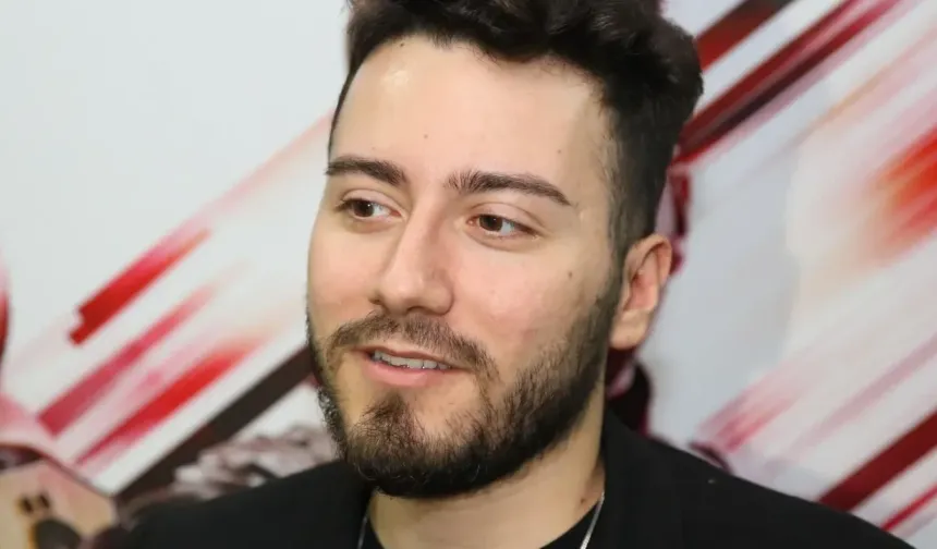 Fenomen Enes Batur Havalimanında Gözaltına Alındı