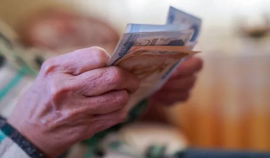 17 Milyon Emekli Bu Haberi Bekliyor! Milyonların Beklediği İkramiye Artışı Masada