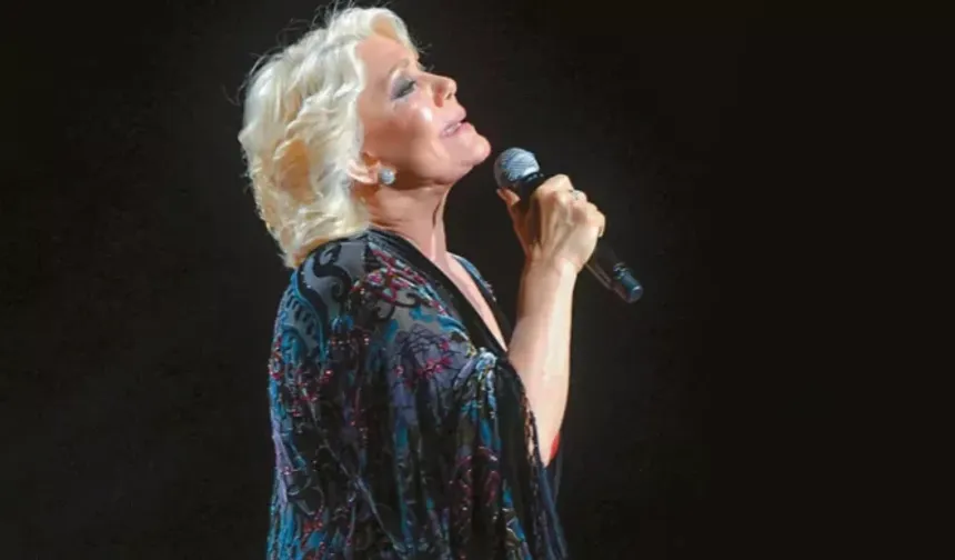 Yunanistan’ın Efsane Sesi Marinella Hayatını Kaybetti