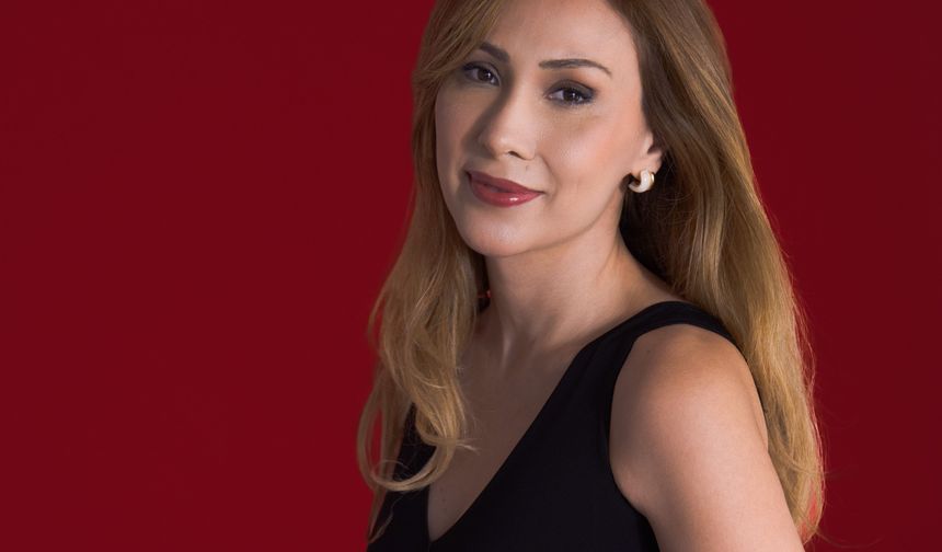 Çiğdem Çelik’ten dikkat çeken proje! “Mavi” yapay zeka klibiyle yayınlandı