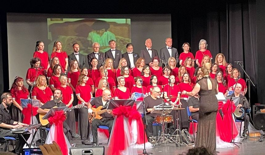 Beşiktaş’ta Öğretmenlerden Unutulmaz Konser: Yeşilçam Şarkılarıyla Zamanda Yolculuk