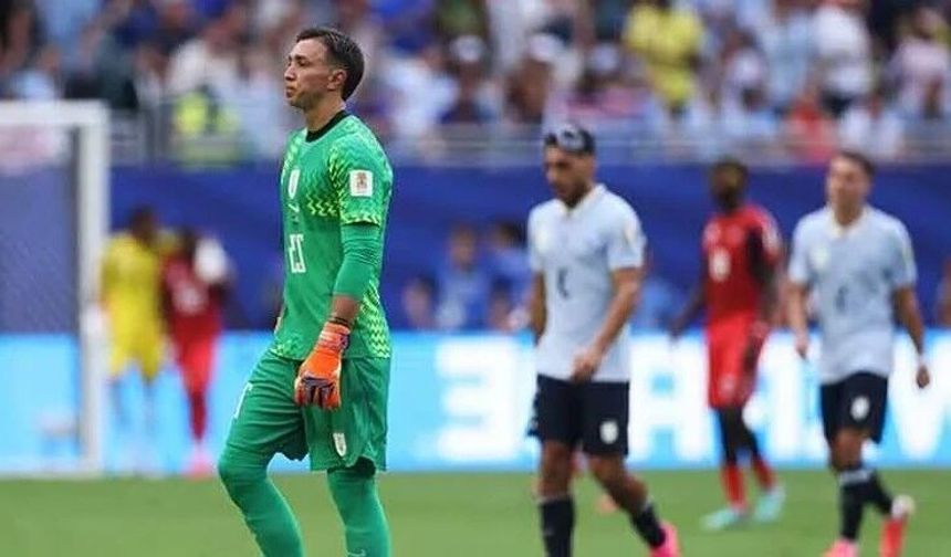 Galatasaray'ın Eski Kalecisi Muslera'nın Büyük Hatası Uruguay'ı Dünya Kupası'ndan Etti