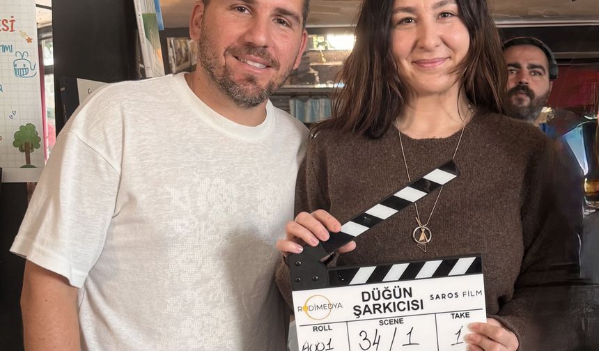 Yasemin Sakallıoğlu Sete Çıktı! "Düğün Şarkıcısı" Filminin Çekimleri Başladı