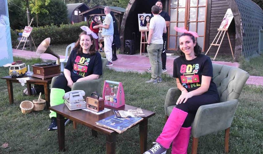 Pendik'te 80'ler rüzgarı esti! Nostalji dolu buluşma büyük ilgi gördü