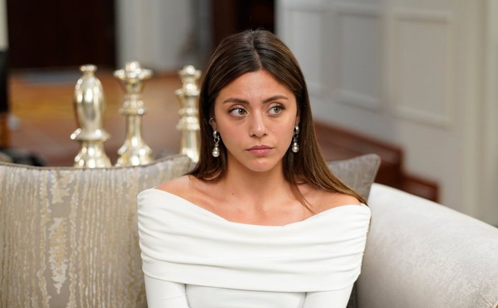 Sıla Türkoğlu İki Rol Arkadaşını Takipten Çıkardı