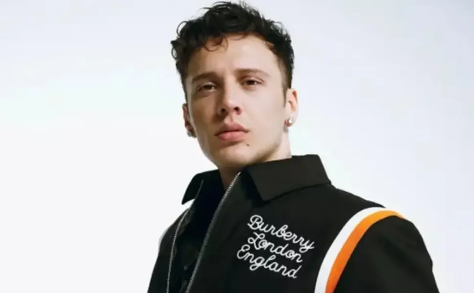 Ünlü popçu Edis hakkında yakalama kararı!