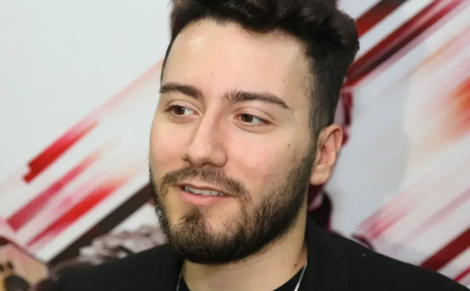 Fenomen Enes Batur Havalimanında Gözaltına Alındı