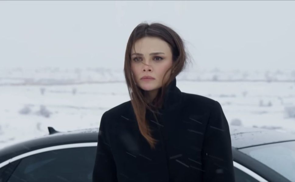 Mardin’de Karlar Altında Güzellik Şovu: Sinem Ünsal Sosyal Medyayı Salladı