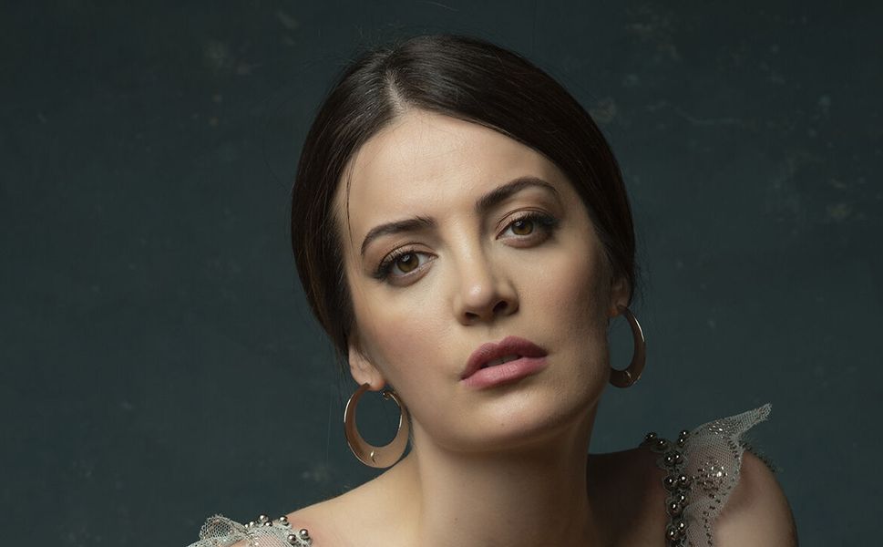 İrem Sak Hamile mi? Son Görüntüleri Sosyal Medyayı İkiye Böldü