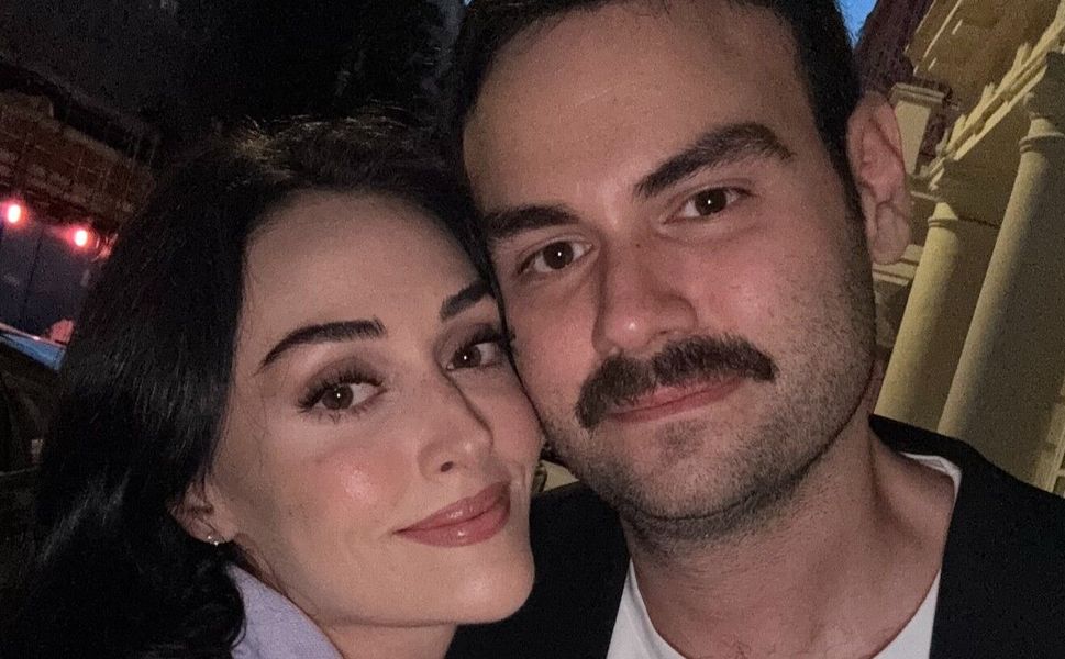 Esra Bilgiç ve Faruk Sabancı'dan Aşk Dolu Paylaşım! Yeni Pozlar Sosyal Medyayı Salladı